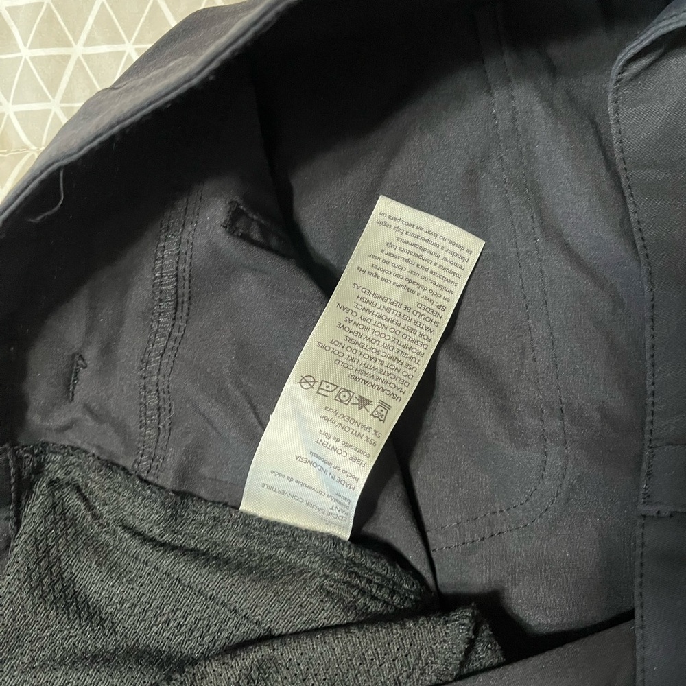 Eddie Bauer Ladies Black Convertible Cargo Pants - Picture 6 of 6